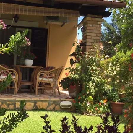 Tina Country Appartement Akharavi